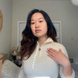 Ralph Lauren cashmere sweater. Size M. Used.